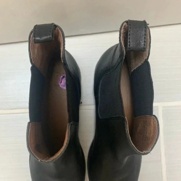 Frye Anna Chelsea  Black Leather Ankle Boot Pull On 8.5 - Picture 7 of 10